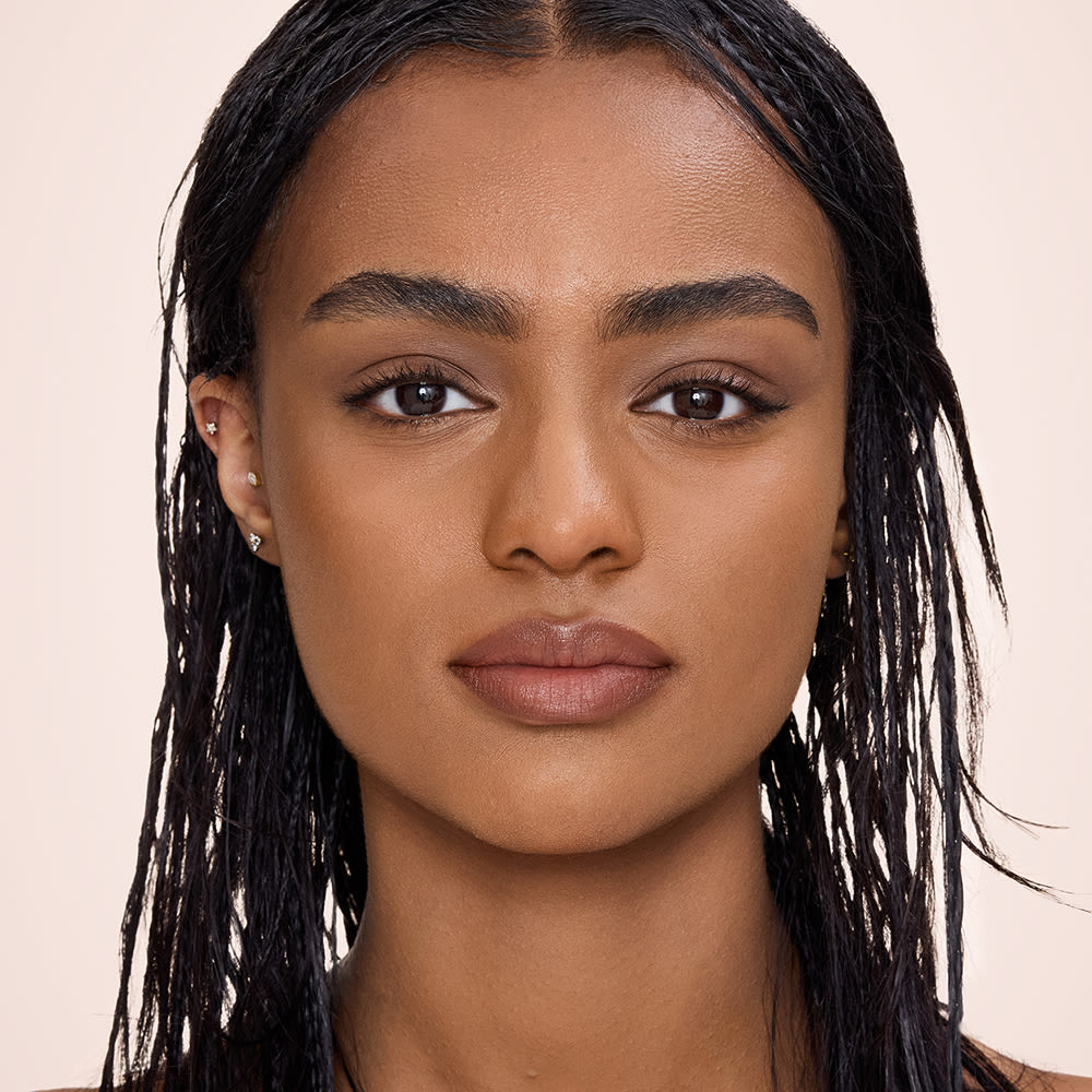Airbrush Flawless Concealer - 11 Tan model after