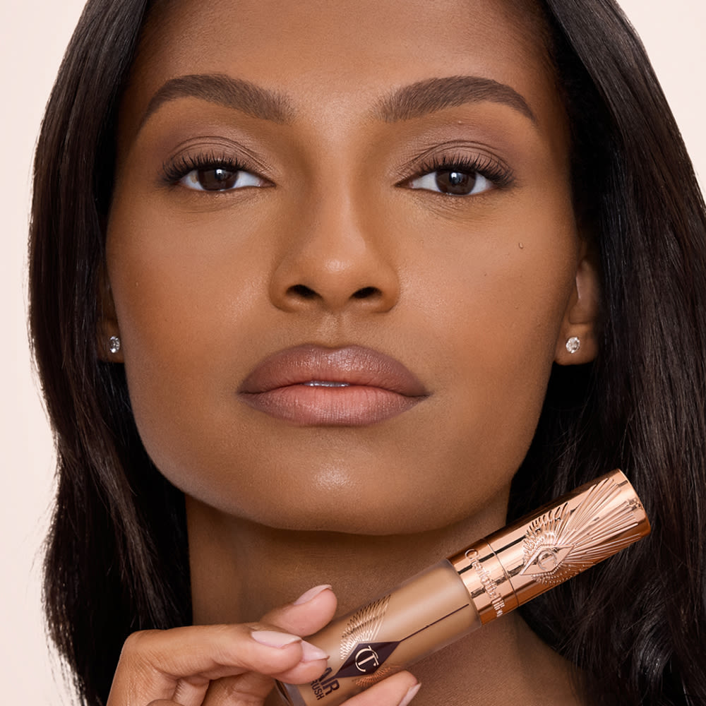 Airbrush Flawless Concealer - 12 Tan-Deep model