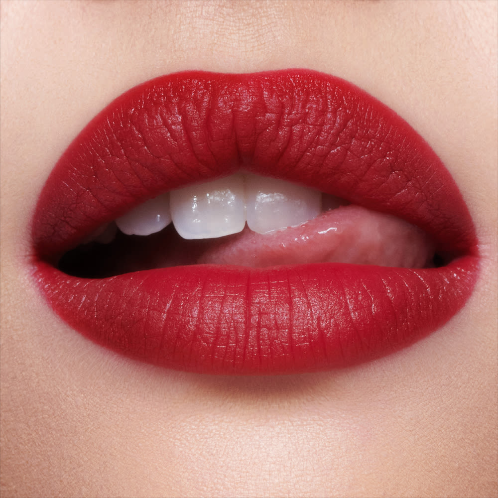 Ruby Airbrush Lip blur close up on a fair model