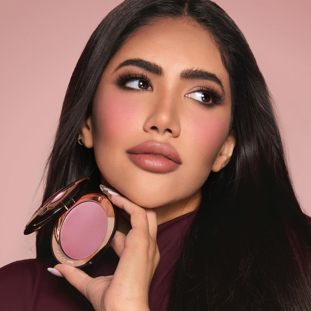 AIRbrush Blush Blur - Pillow Talk Medium - Model Noor Stars