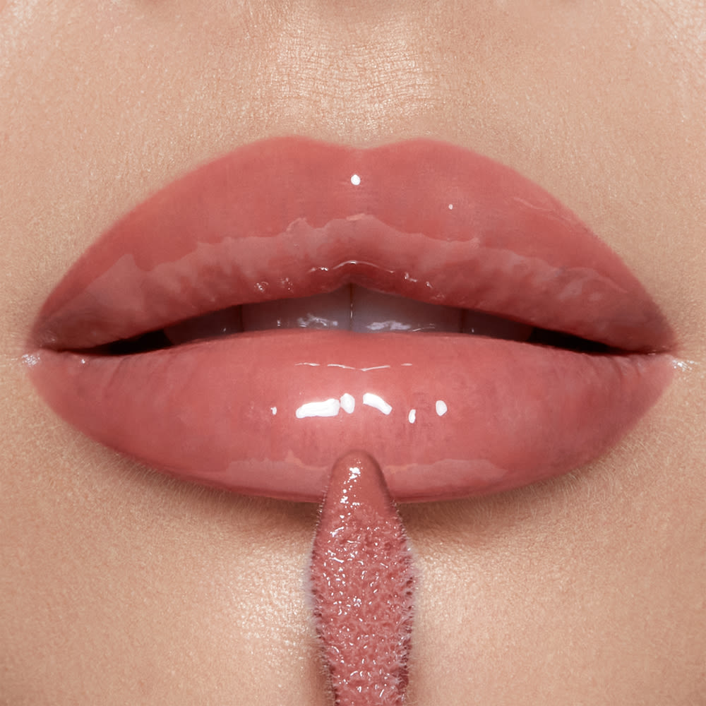 Pillow Talk Big Lip Plumpgasm - Fair/Medium on fair skin tone model