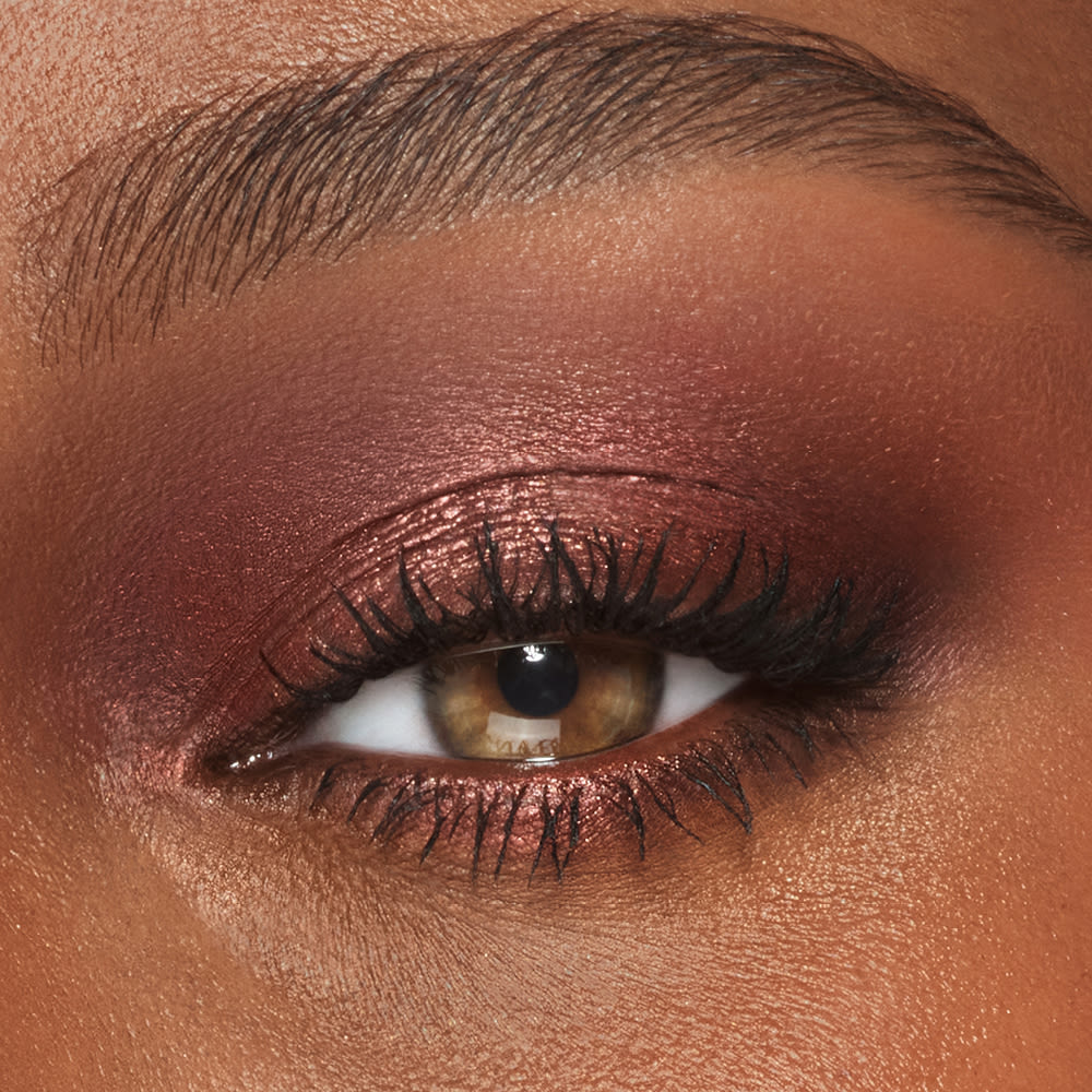 Exagger-eyes Eyeshadow Stick - Bronzed Garnet Model Close Up