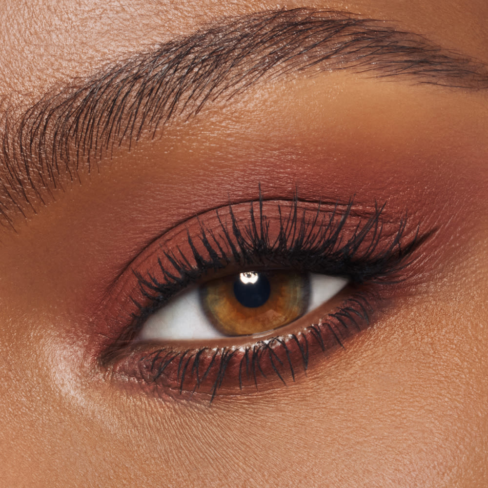 Exagger-eyes Eyeshadow Stick - Cocoa Cherry Sculpt Model Close Up