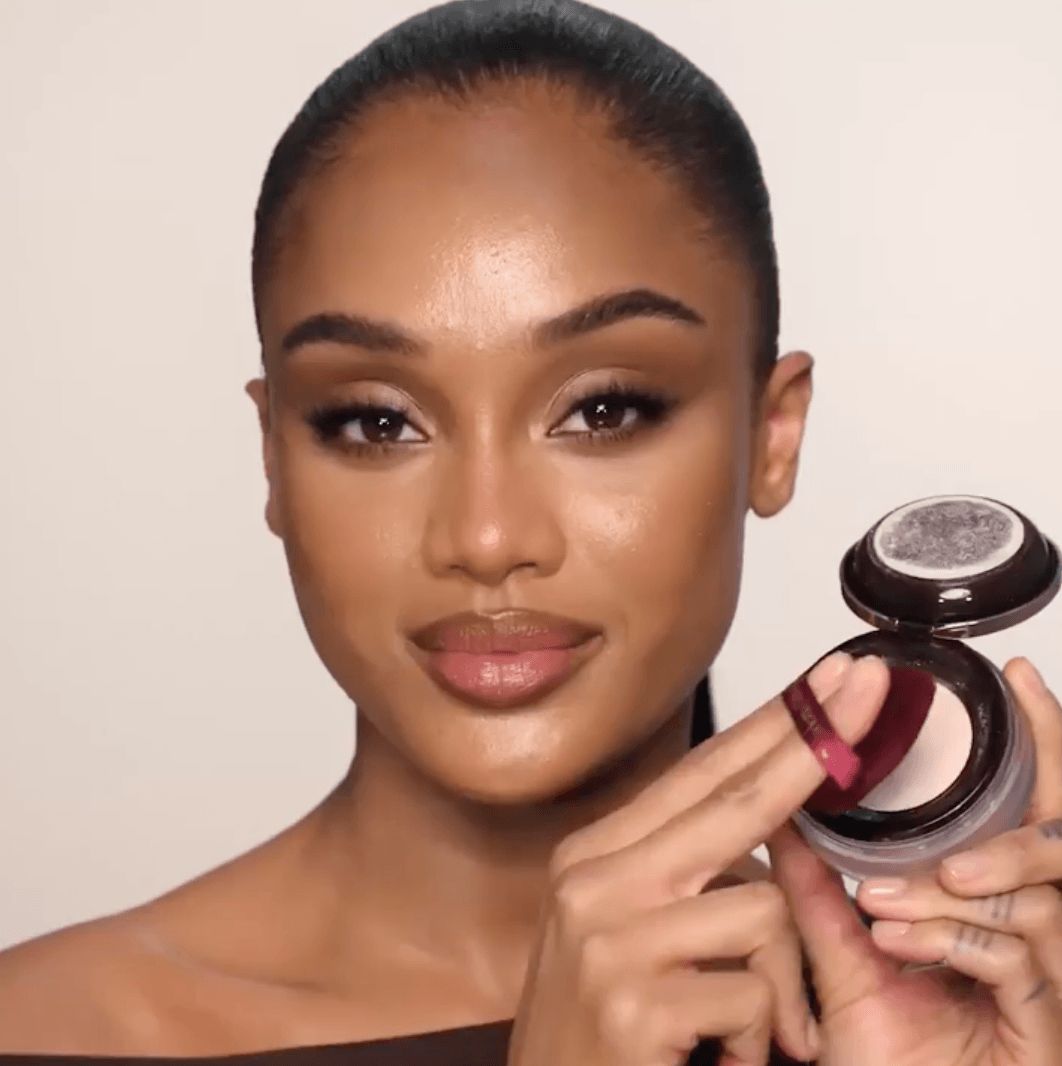 Loose Powder Soft Peach Model Application