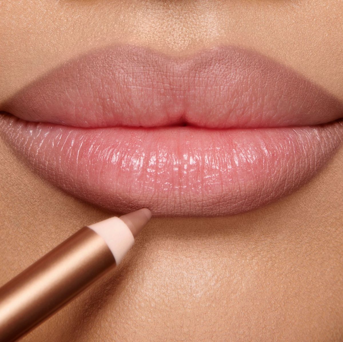GLOSSY NUDE PINK LIP DUO CLOSE UP