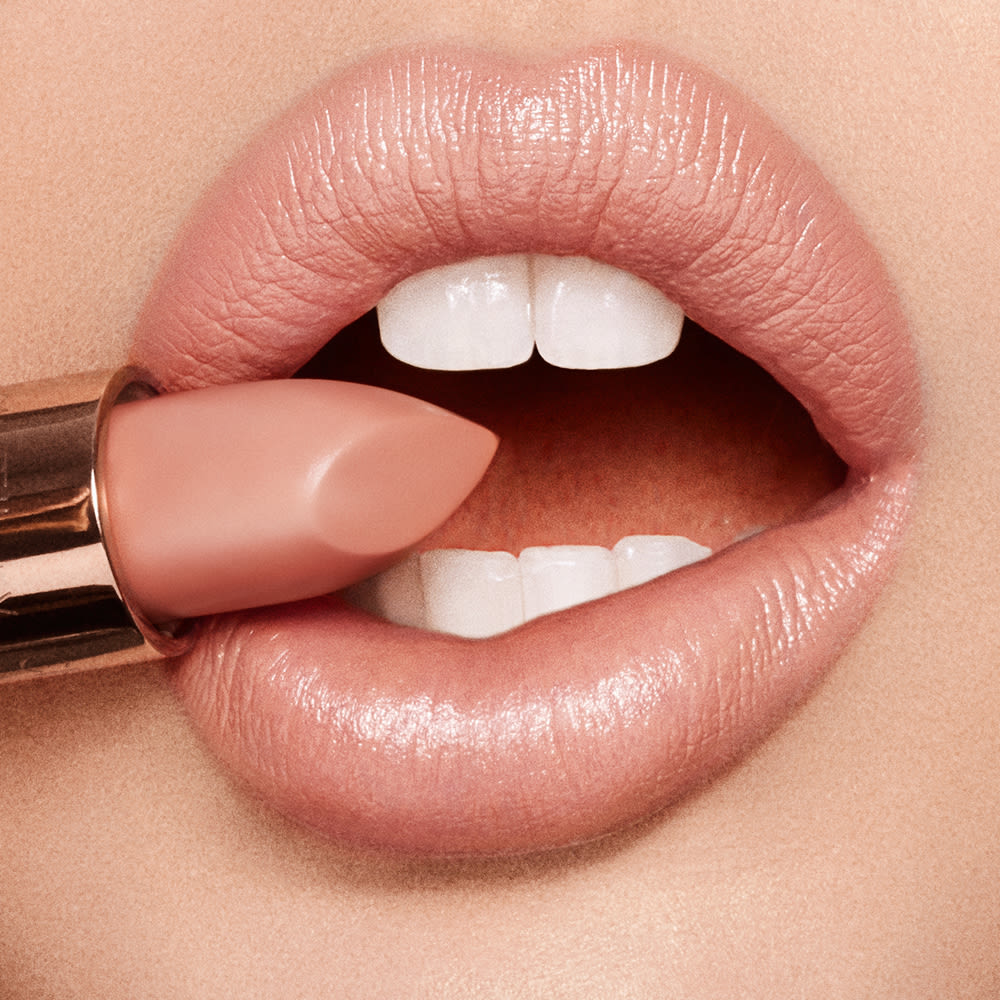 Penelope-Light-Lip-Model