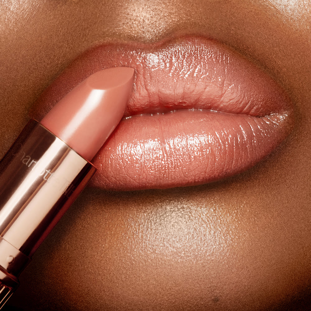 Penelope-Pink-Deep-Lip-Model