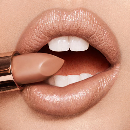 Hepburn-Honey-Light-Lip-Model