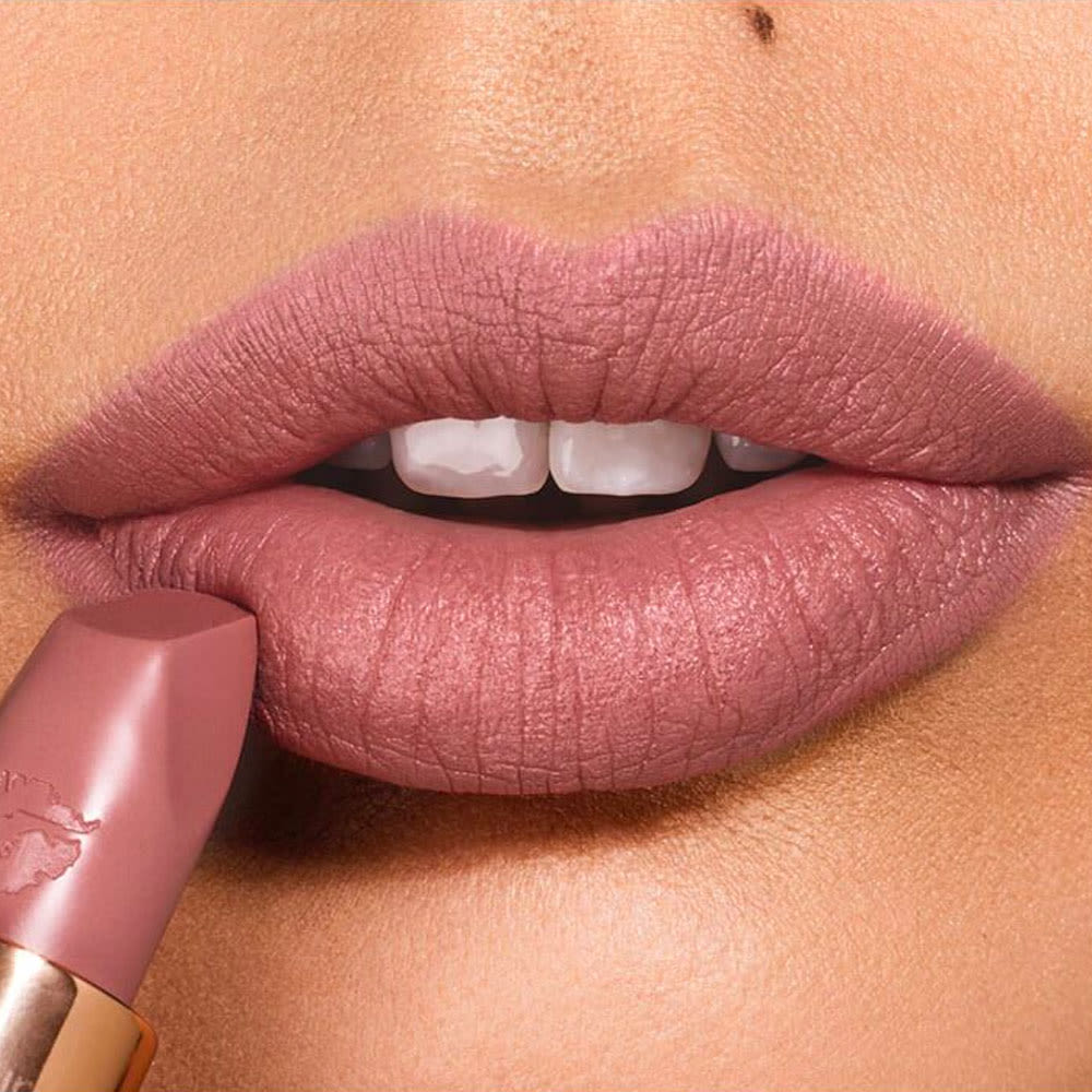 very-victoria-lipshot