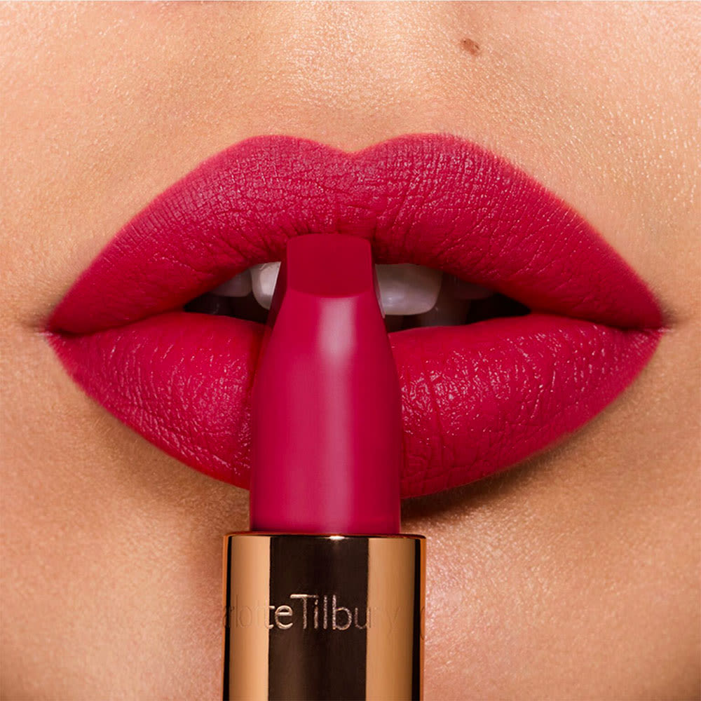 the-queen-lipshot