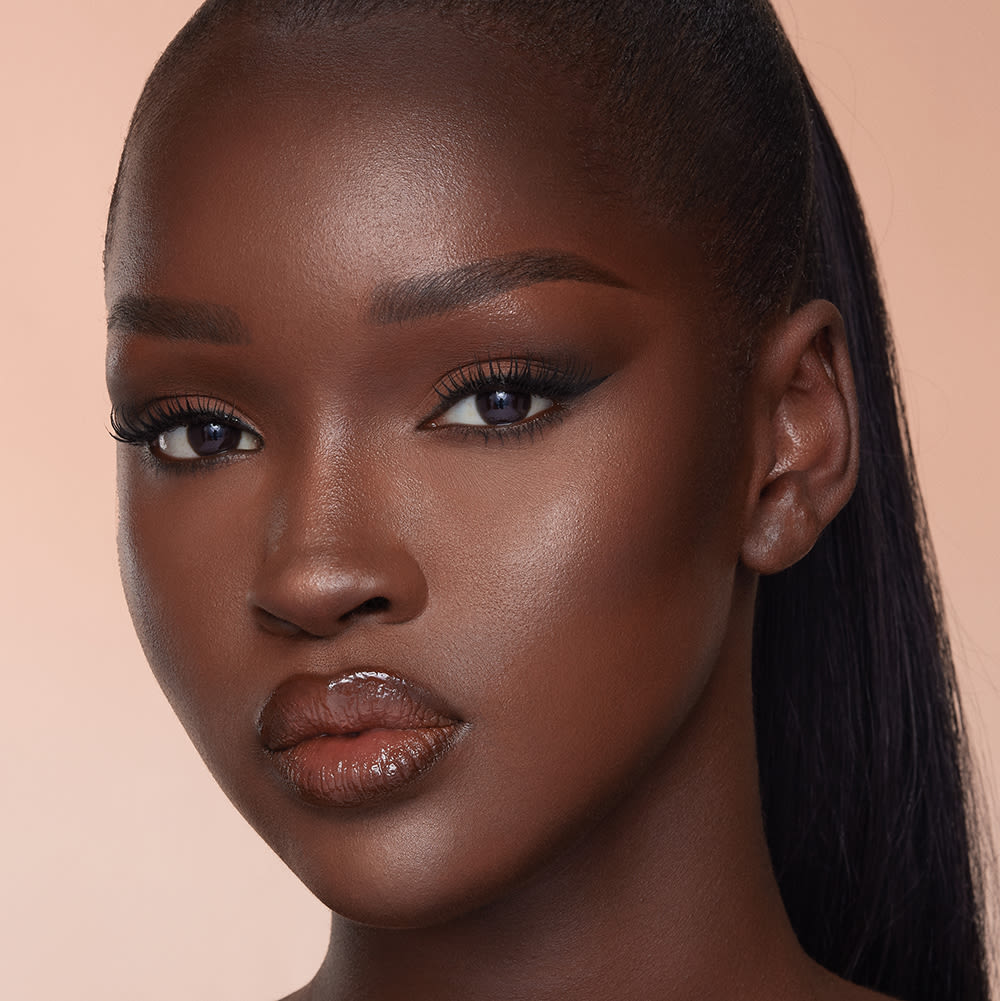 Model wearing Hollywood Contour Wand Easy Liquid Contour - Deep