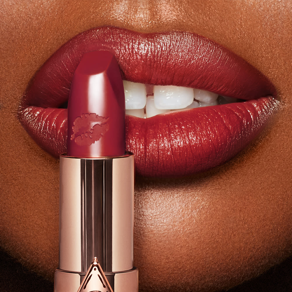 Hot Lips Viva La Vergara Model Deep
