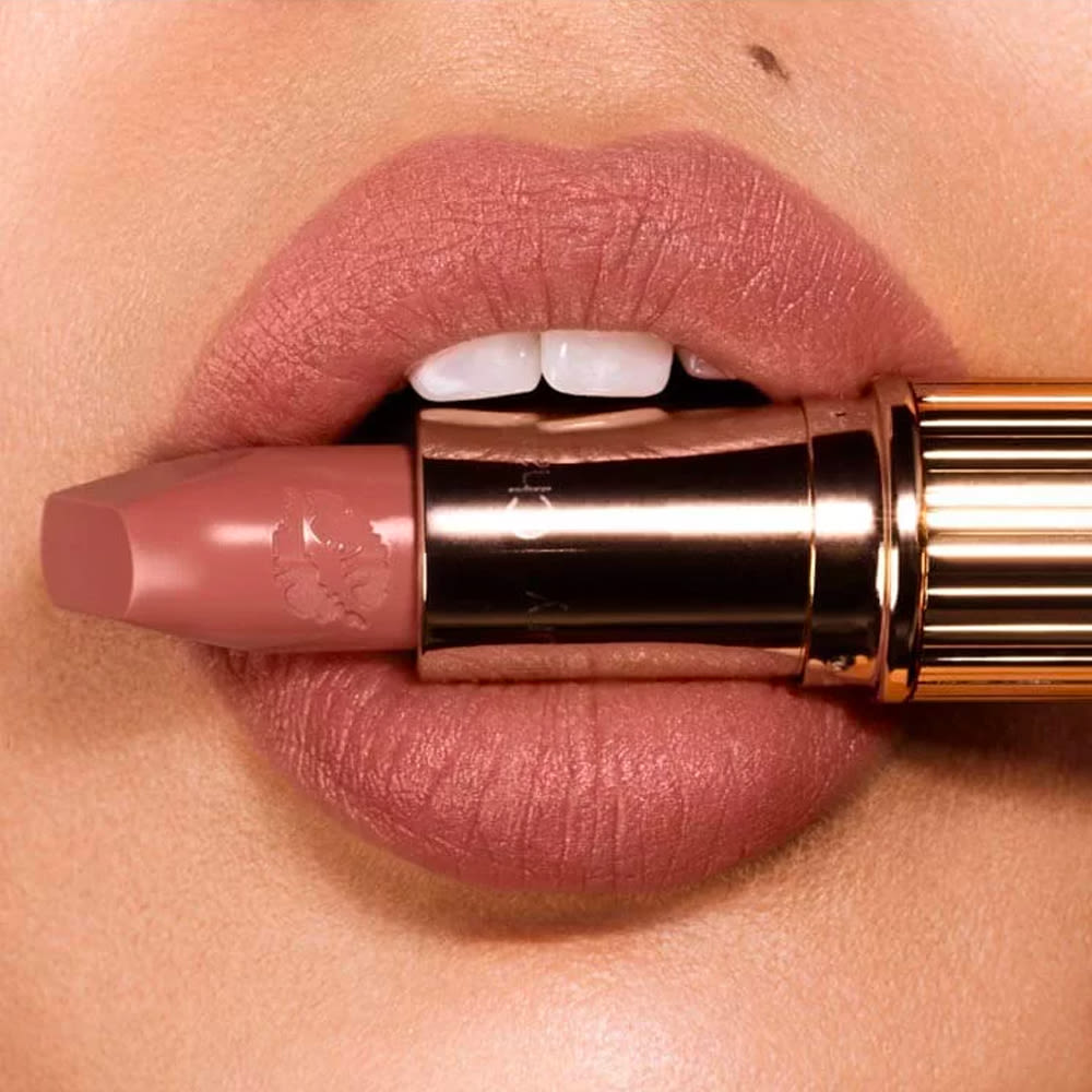 hot-lips-super-cindy-lipshot