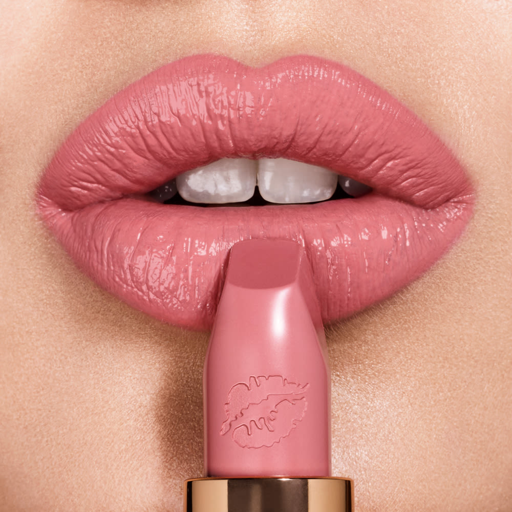 hot-lips-liv-it-up-lipshot