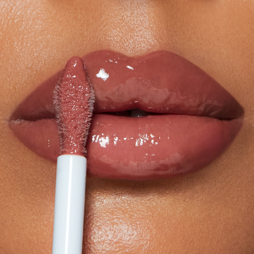 Pillow Talk Big Lip Plumpgasm - Medium/Deep on medium skin tone model