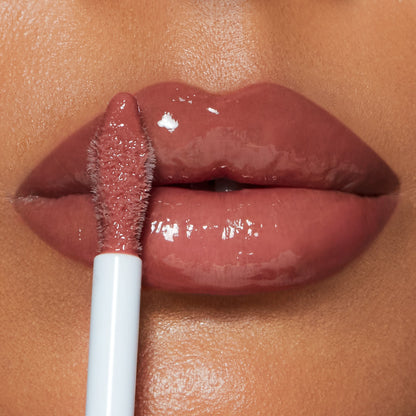 Pillow Talk Big Lip Plumpgasm - Medium/Deep on medium skin tone model