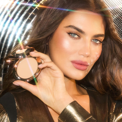 Holiday 25 Airbrush Flawless Powder 2 Medium with medium Alana