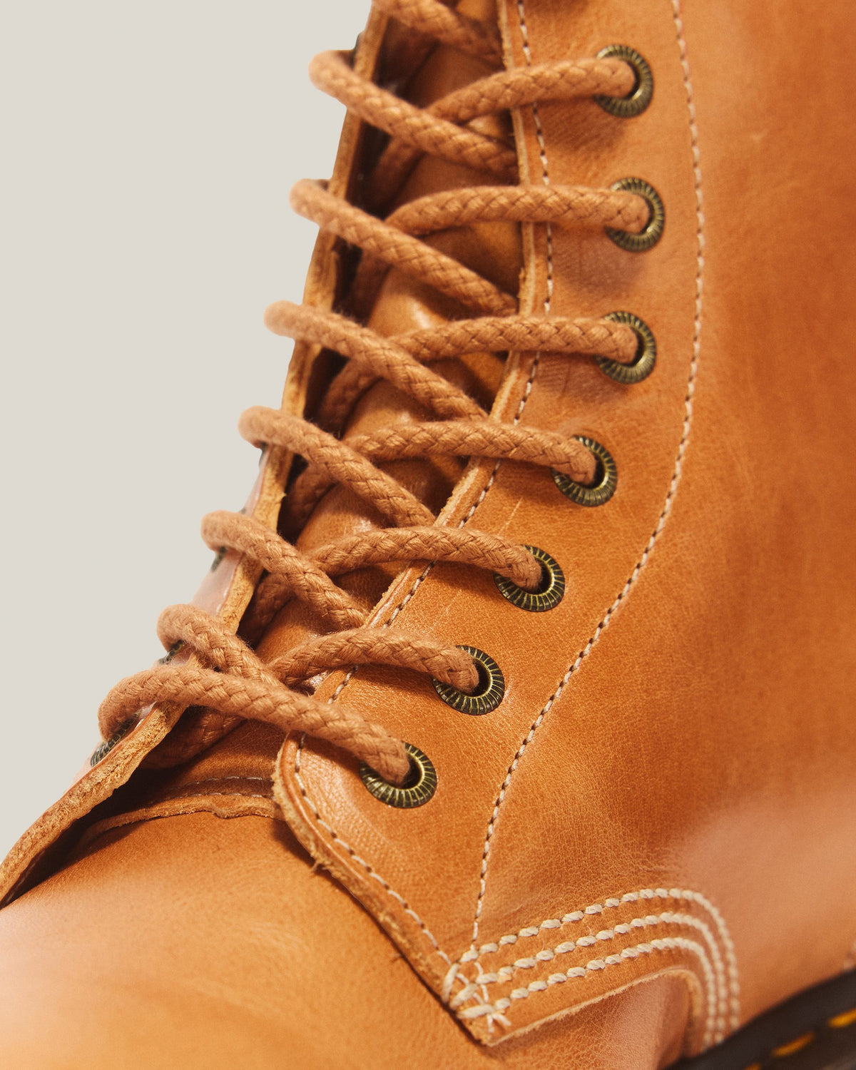 1460 Pascal 8 Eye Boot Veg Tan Luxe - view 8